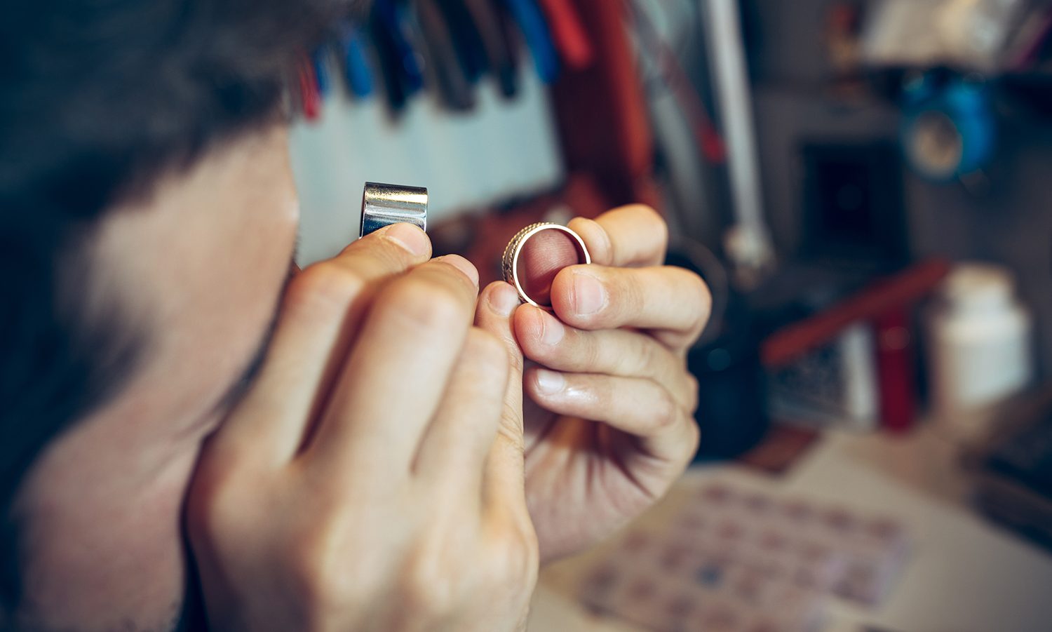 cropped-jeweler-at-work-in-jewelry.jpg